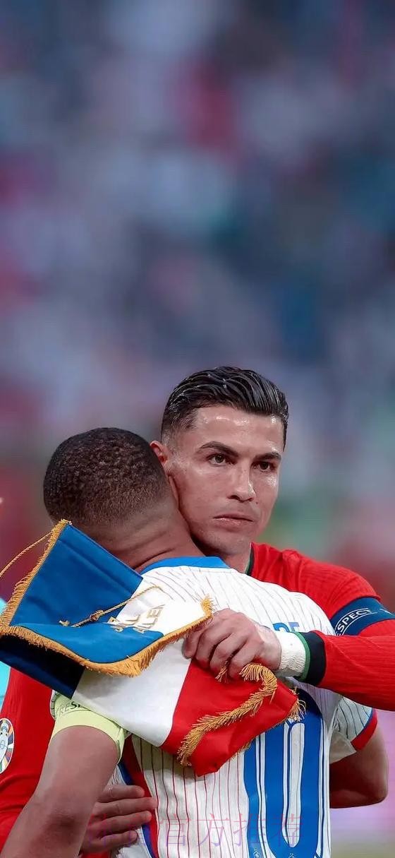 TA:姆巴佩性格与C罗不同 他没展现出任何的傲慢 TA:姆巴佩性格与C罗不同 他没展现出任何的傲慢